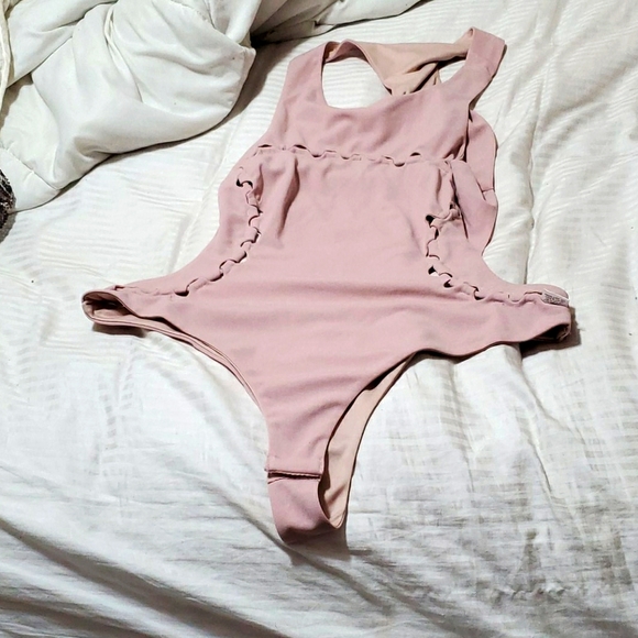 Too big - Picture 2 of 4